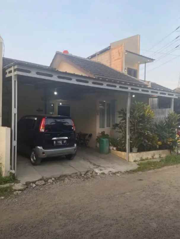 dijual rumah jl margawangi margacinta