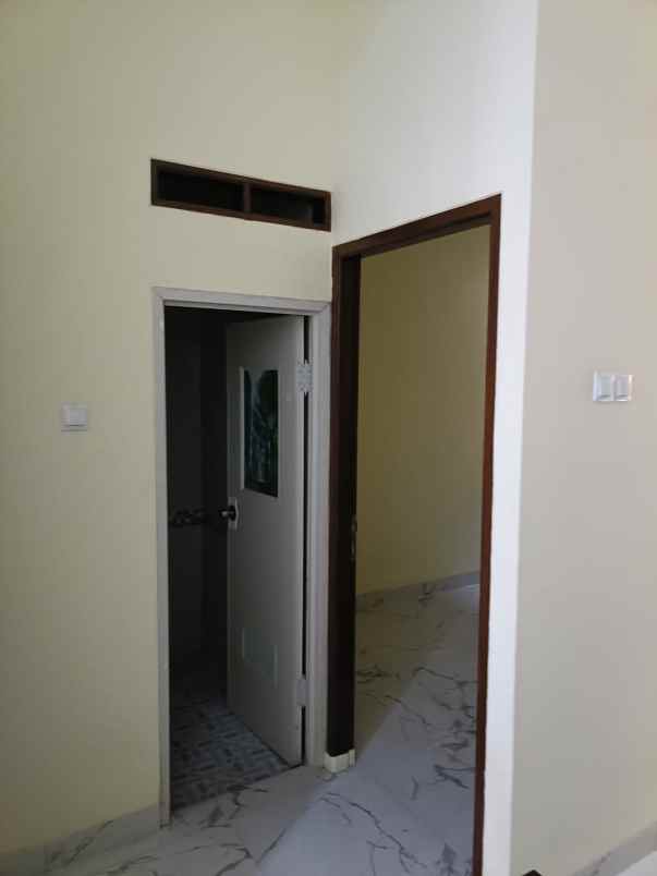 dijual rumah jl mawar merah perumnas