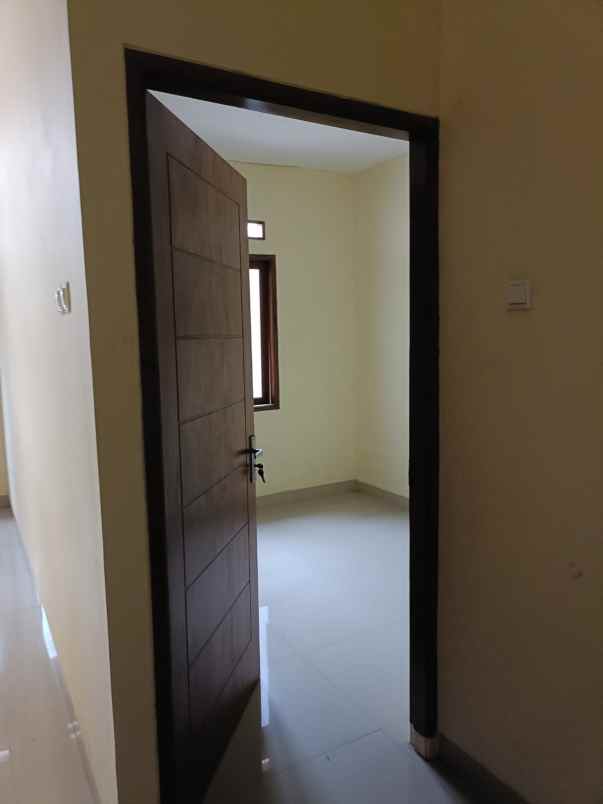 dijual rumah jl mawar merah perumnas