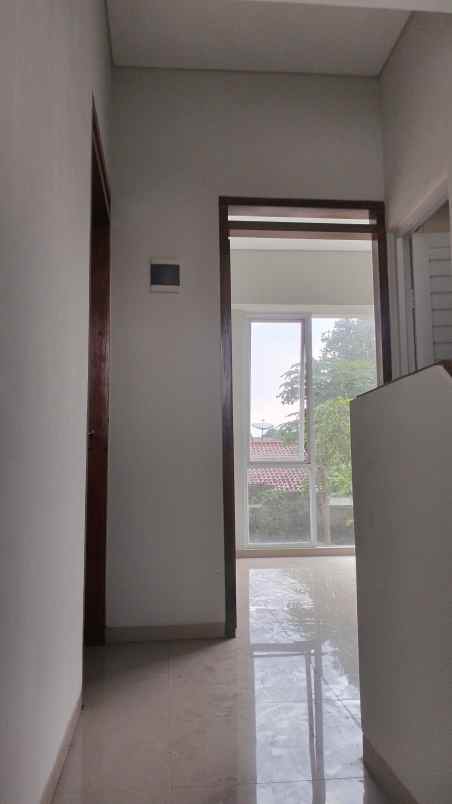 dijual rumah jl merkuri komplek