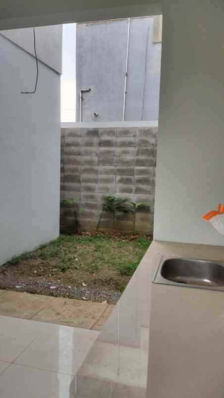 dijual rumah jl merkuri komplek