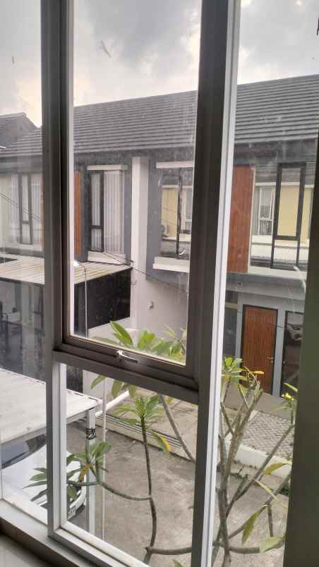 dijual rumah jl merkuri komplek