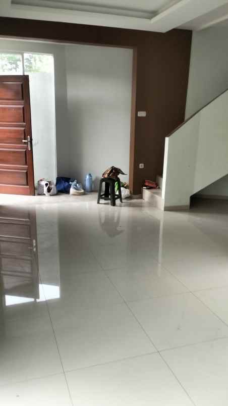 dijual rumah jl merkuri komplek