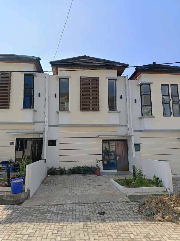 dijual rumah jl padasuka atas