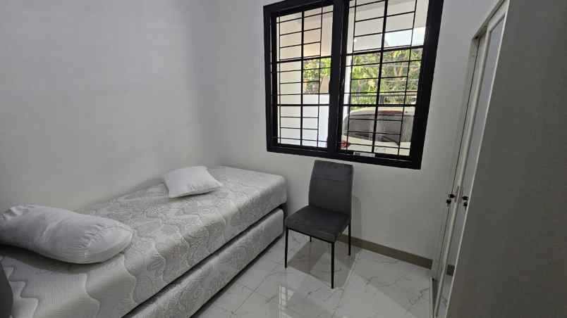 dijual rumah jl pancoran barat