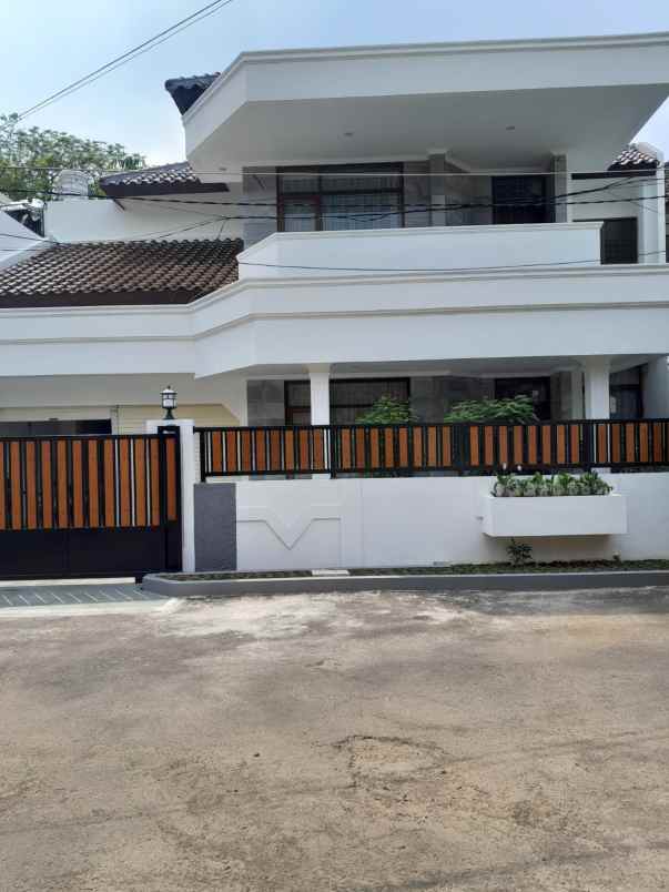 dijual rumah jl paradiso no 1 rt 4 rw 3