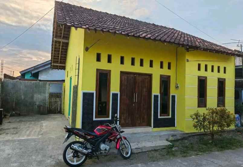 dijual rumah jl parangtritis