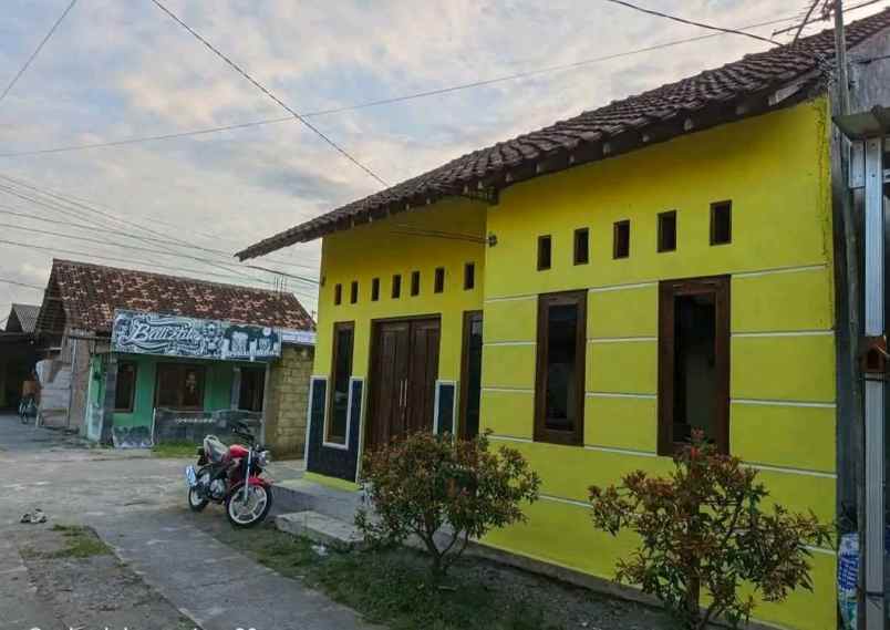dijual rumah jl parangtritis