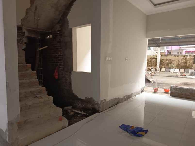 dijual rumah jl petemon