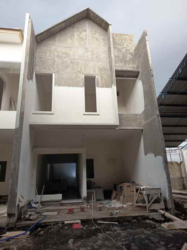 dijual rumah jl petemon