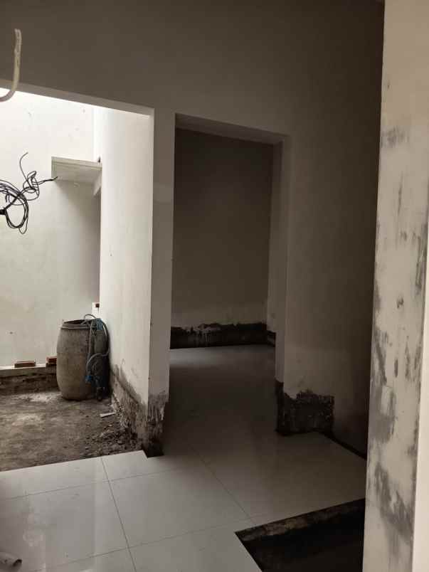 dijual rumah jl petemon