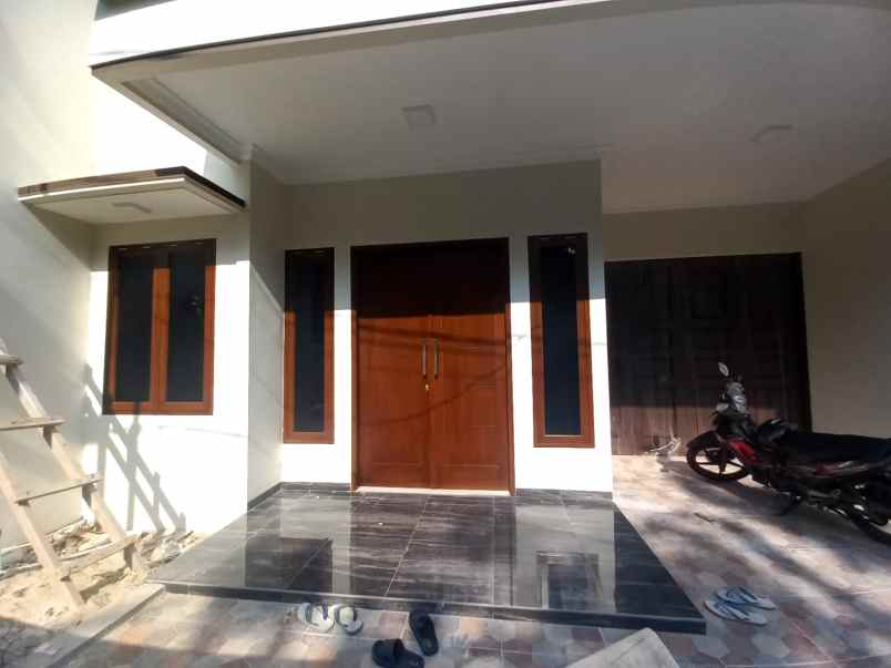 dijual rumah jl pondok kelapa duren