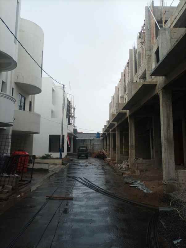 dijual rumah jl pondok kelapa duren