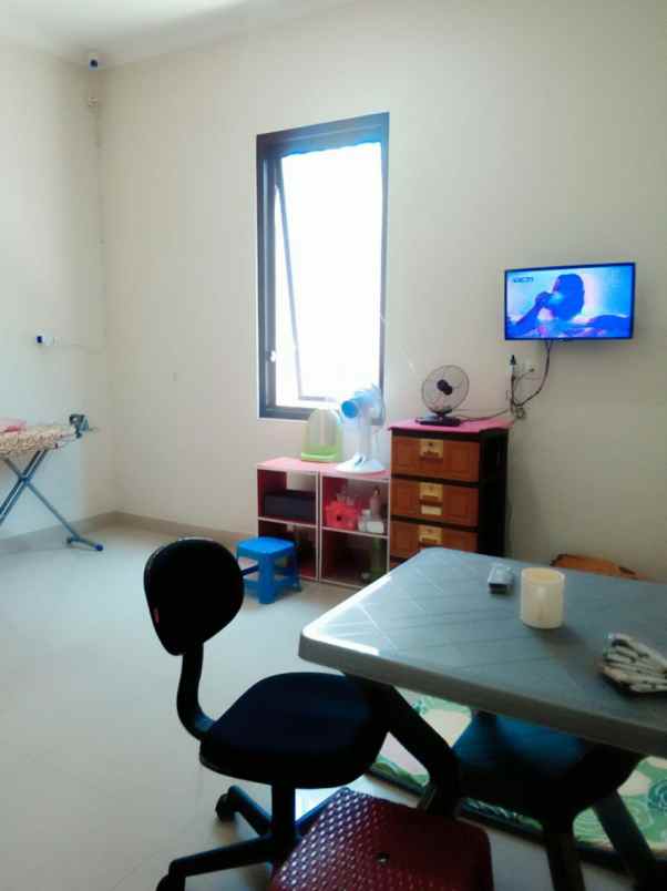 dijual rumah jl puri gading