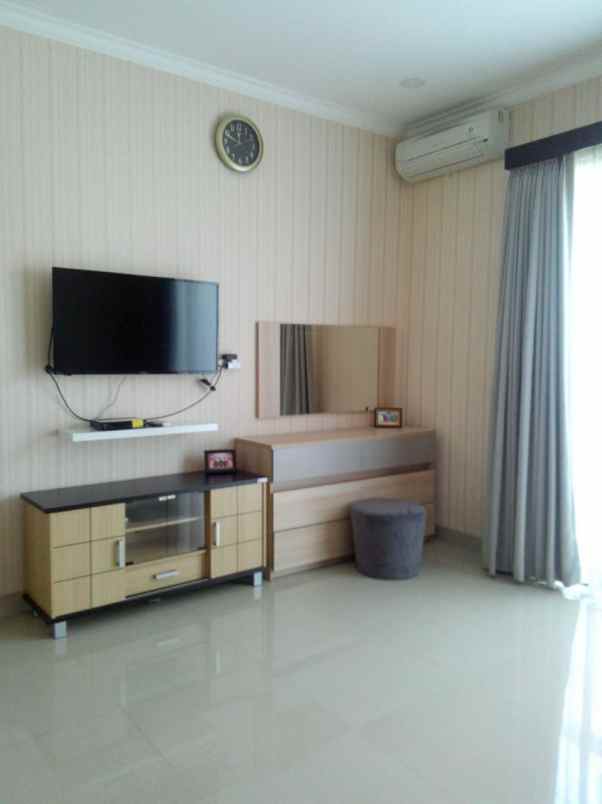 dijual rumah jl puri gading