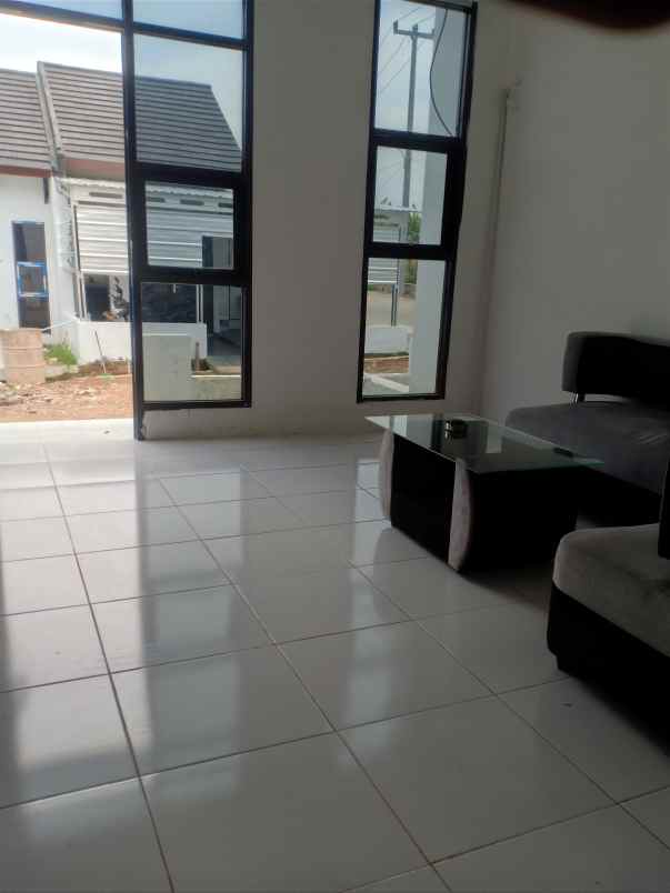 dijual rumah jl raya ciloa cikubangsari