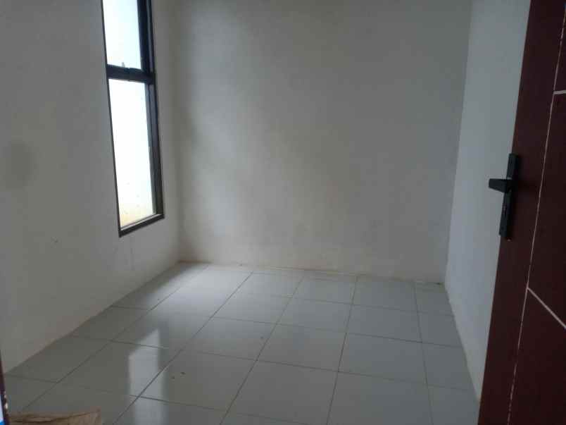 dijual rumah jl raya ciloa cikubangsari