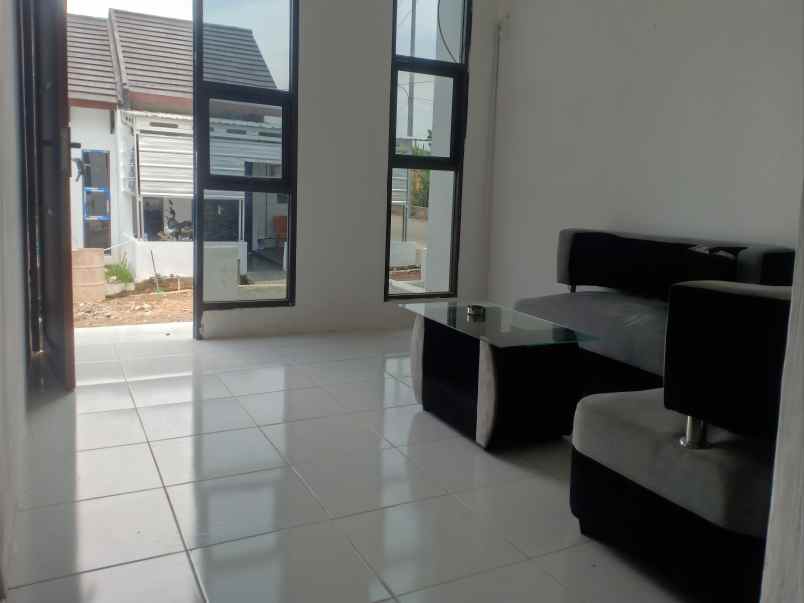 dijual rumah jl raya ciloa cikubangsari