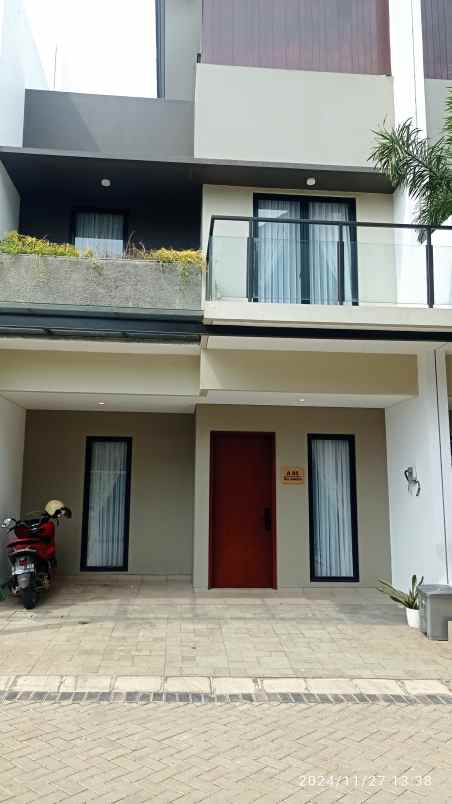 dijual rumah jl raya jurang mangu barat