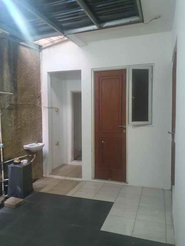 dijual rumah jl raya tanjung barat