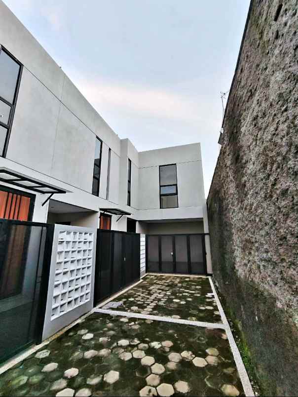 dijual rumah jl riung bandung