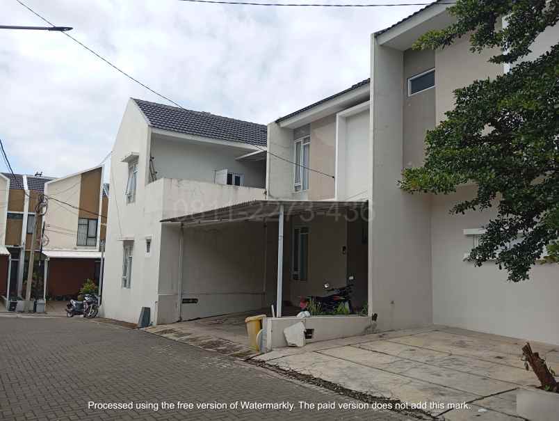 dijual rumah jl sariwangi regency