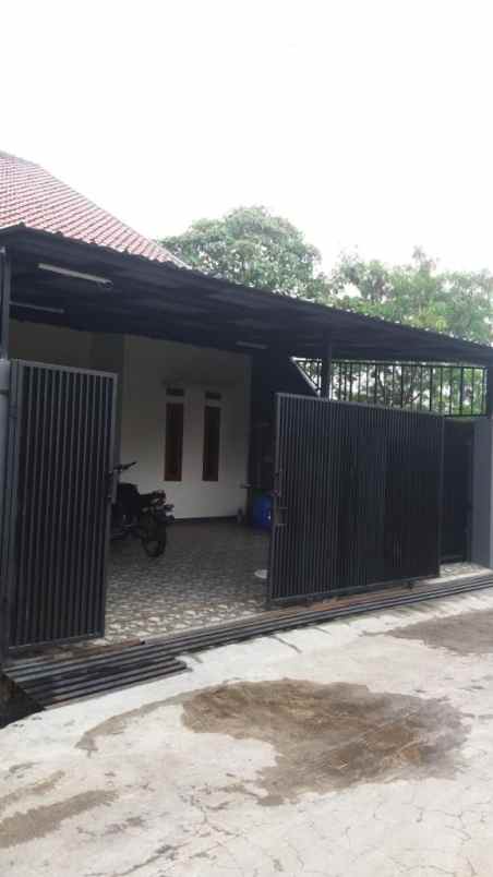 dijual rumah jl saturnus margahayu