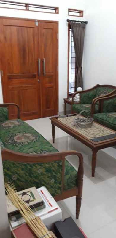 dijual rumah jl saturnus margahayu