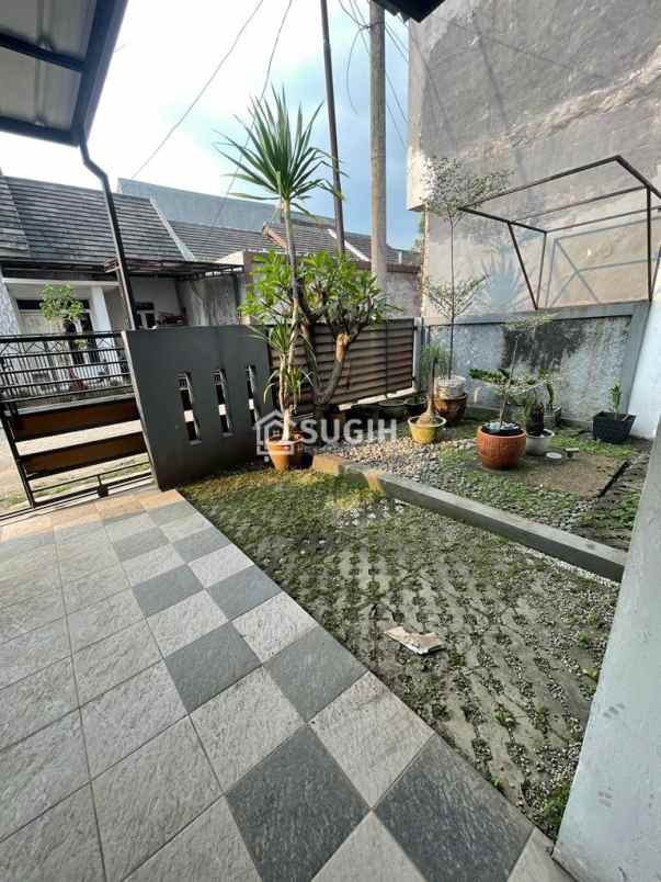 dijual rumah jl saturnus margahayu