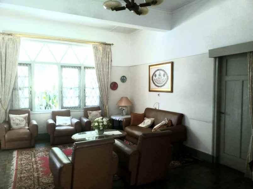 dijual rumah jl sayap cipaganti