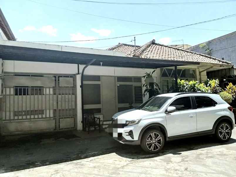 dijual rumah jl sayap cipaganti