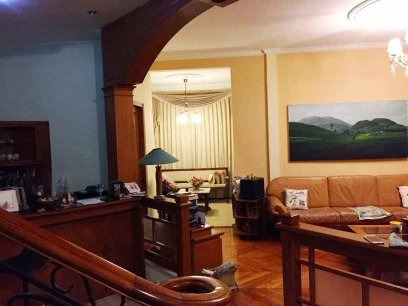 dijual rumah jl setiabudi