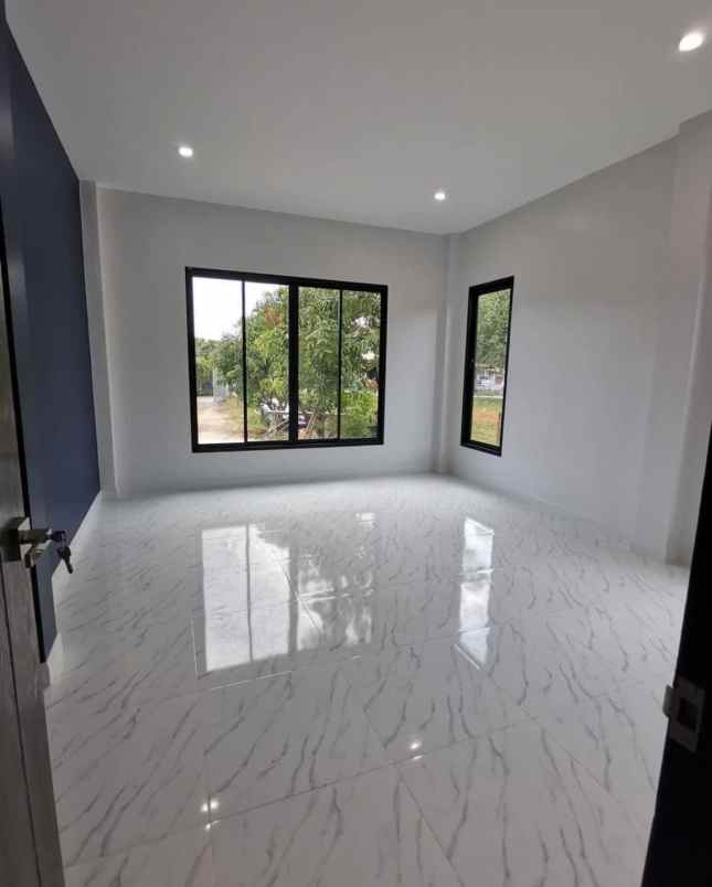 dijual rumah jl singgalang