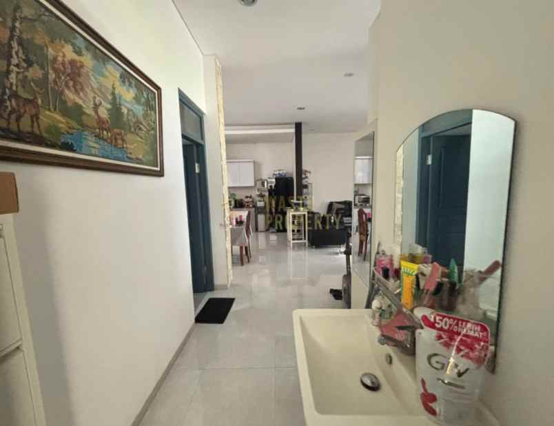 dijual rumah jl sudiro mantenan