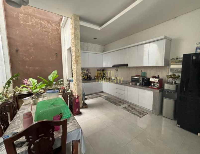 dijual rumah jl sudiro mantenan