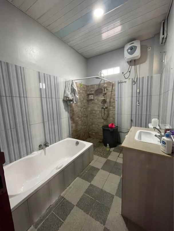 dijual rumah jl suka karya