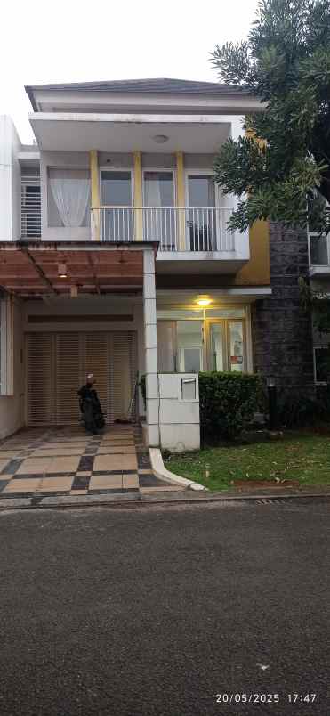 dijual rumah jln maple raya summarecon