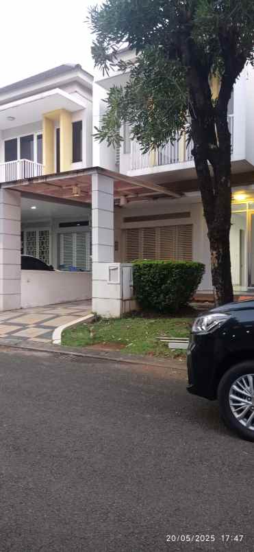 dijual rumah jln maple raya summarecon