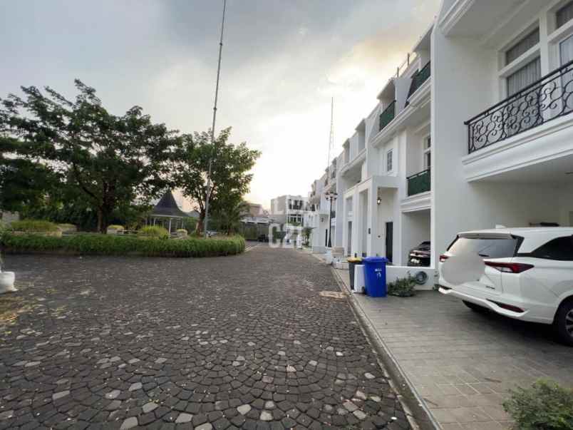 dijual rumah joglo kembangan jakarta barat