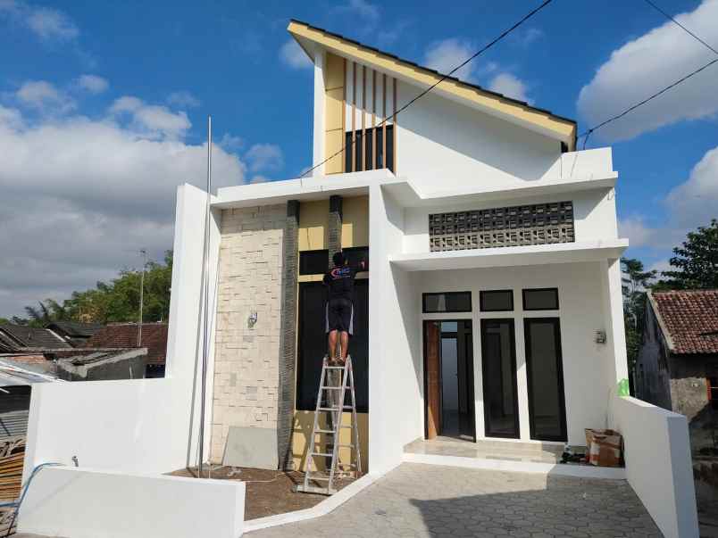 dijual rumah kadirojo purwomartani kec