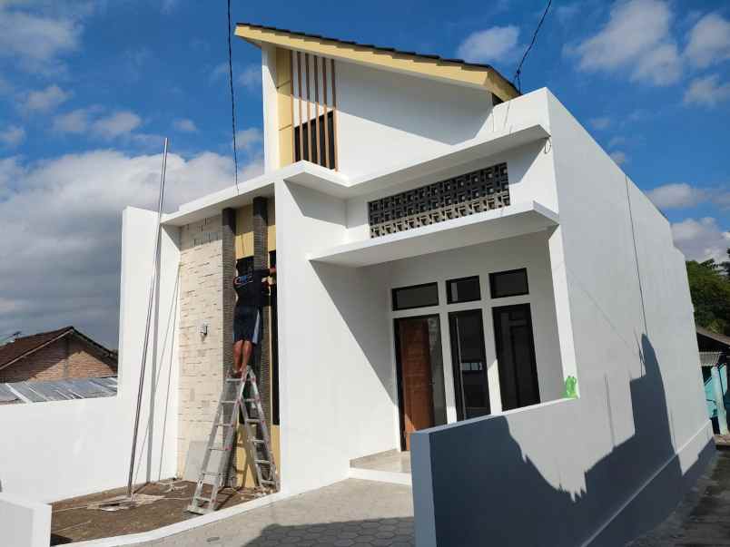 dijual rumah kadirojo purwomartani kec