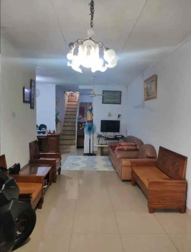 dijual rumah karangtengah