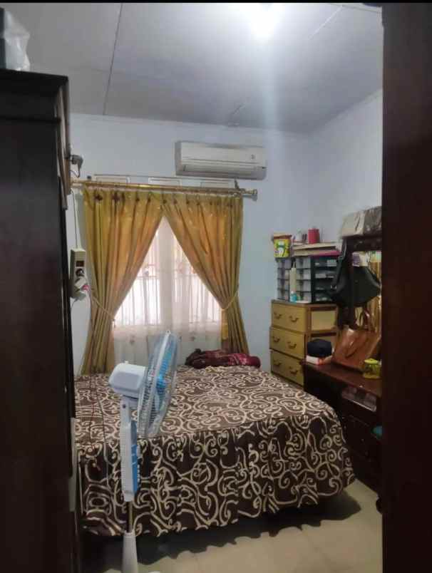 dijual rumah karangtengah