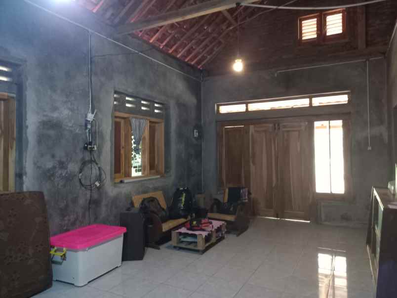 dijual rumah kasembon