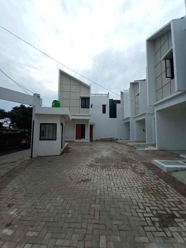 dijual rumah kebagusan