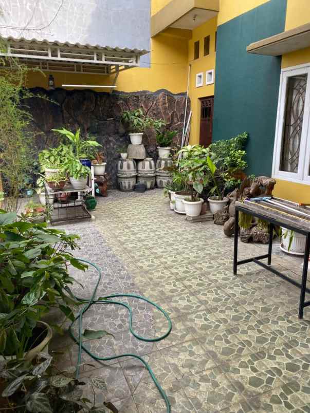 dijual rumah kebonsari regency