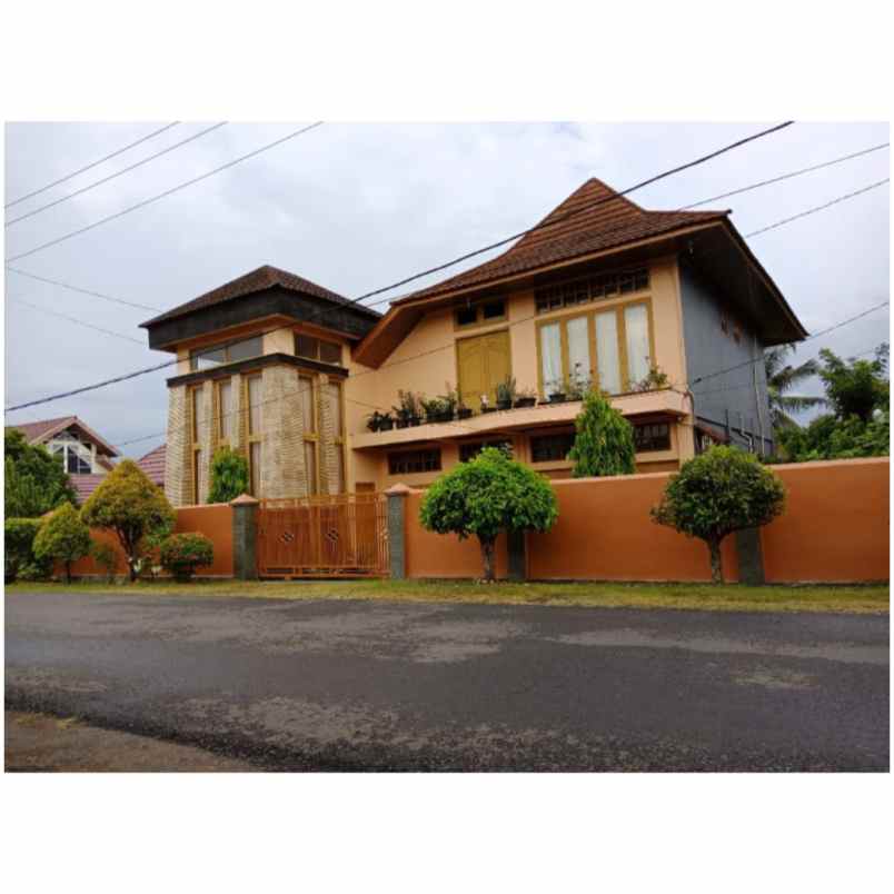 dijual rumah kebun ros teluk segara