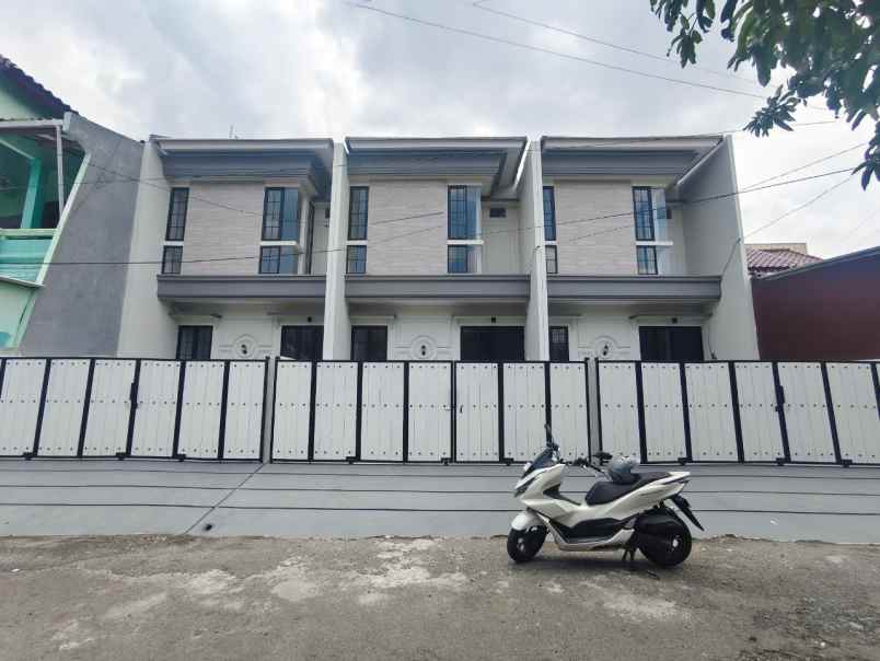 dijual rumah kedung baruk