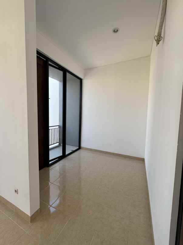 dijual rumah ketintang