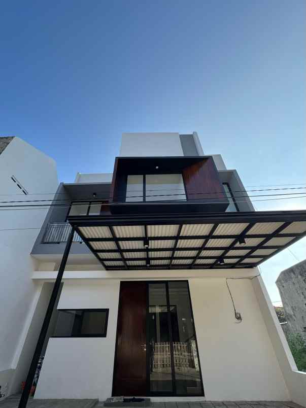 dijual rumah ketintang